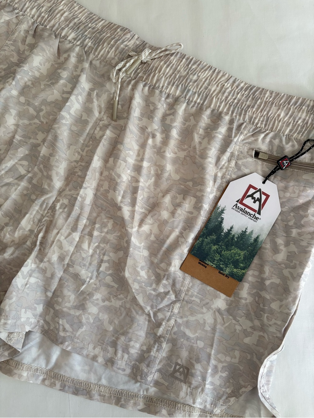 Avalanche Camo 2-in-1 Athletic Shorts XL NWT